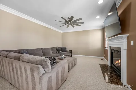 748 Cashmere Lane Elgin IL 60124