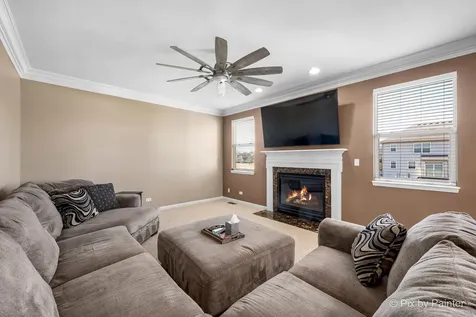 748 Cashmere Lane Elgin IL 60124