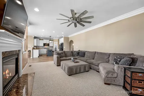 748 Cashmere Lane Elgin IL 60124