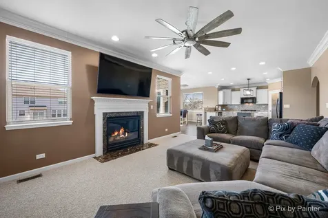 748 Cashmere Lane Elgin IL 60124