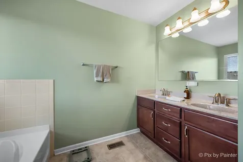 748 Cashmere Lane Elgin IL 60124