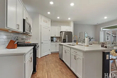 1200 Redtail Circle Woodstock IL 60098