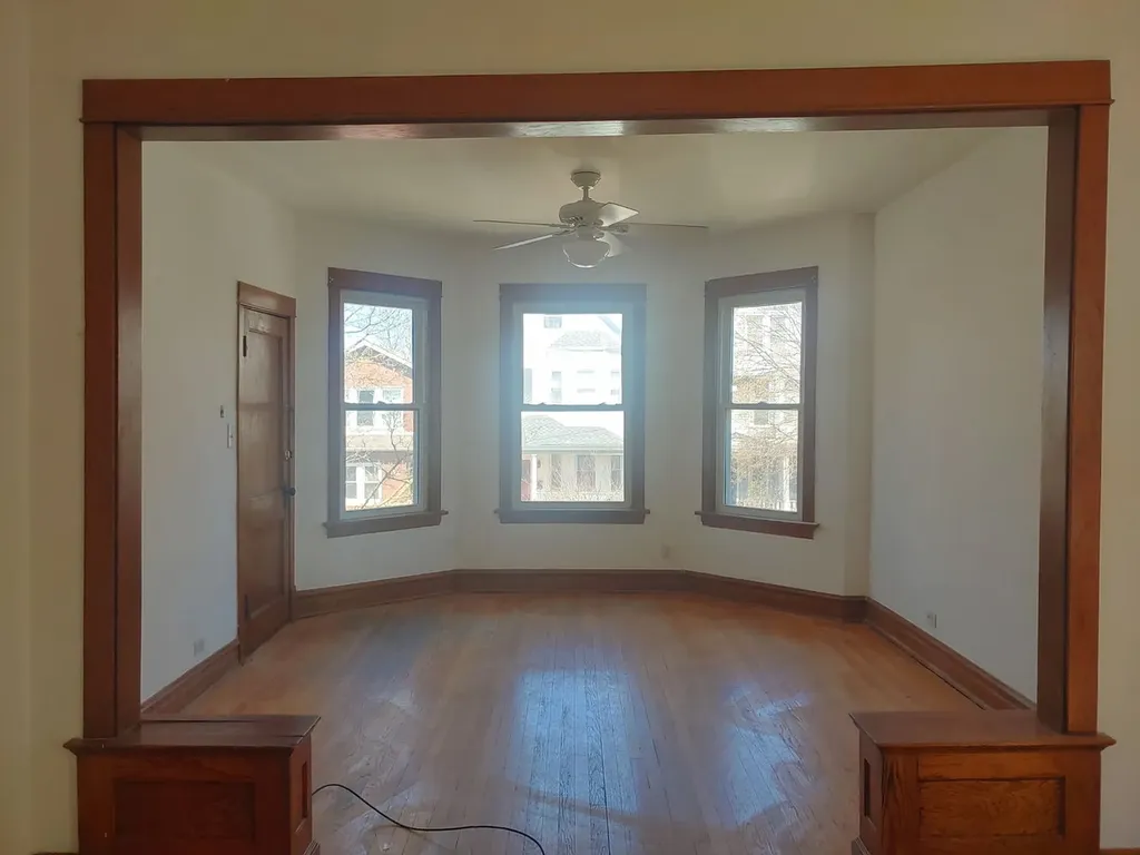 2433 West Berteau Avenue Chicago IL 60618