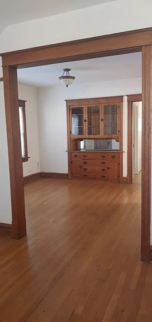 2433 West Berteau Avenue Chicago IL 60618