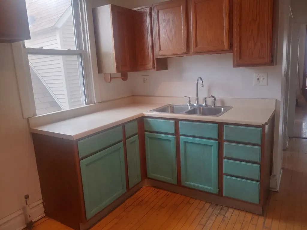 2433 West Berteau Avenue Chicago IL 60618