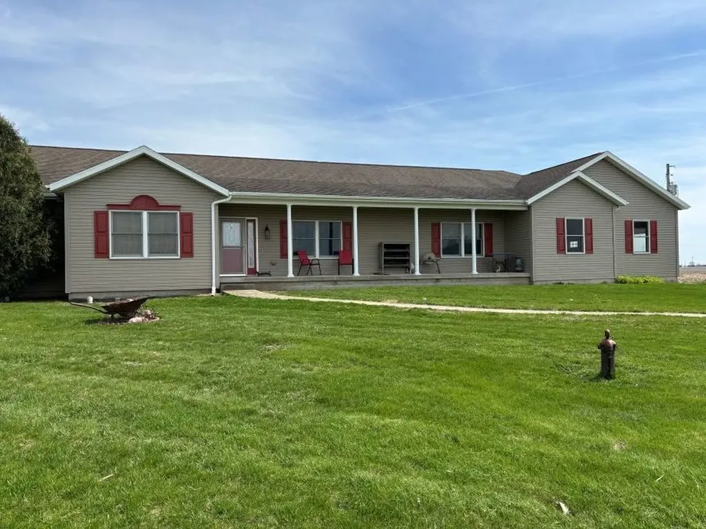3053 East 1900 North Road Sheldon IL 60966