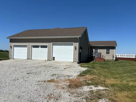3053 East 1900 North Road Sheldon IL 60966