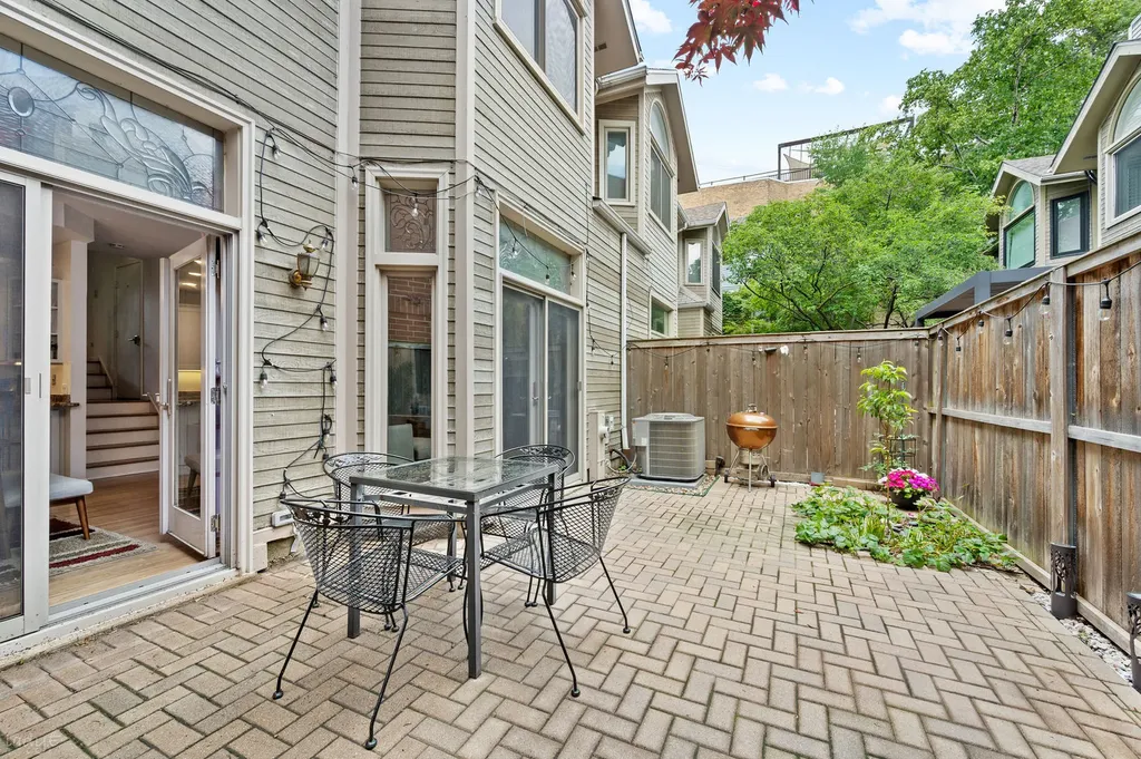 1881 North Maud Avenue Chicago IL 60614