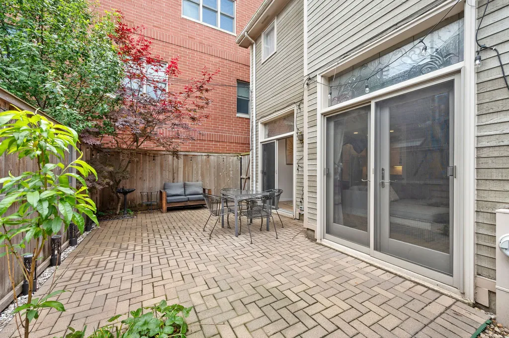1881 North Maud Avenue Chicago IL 60614