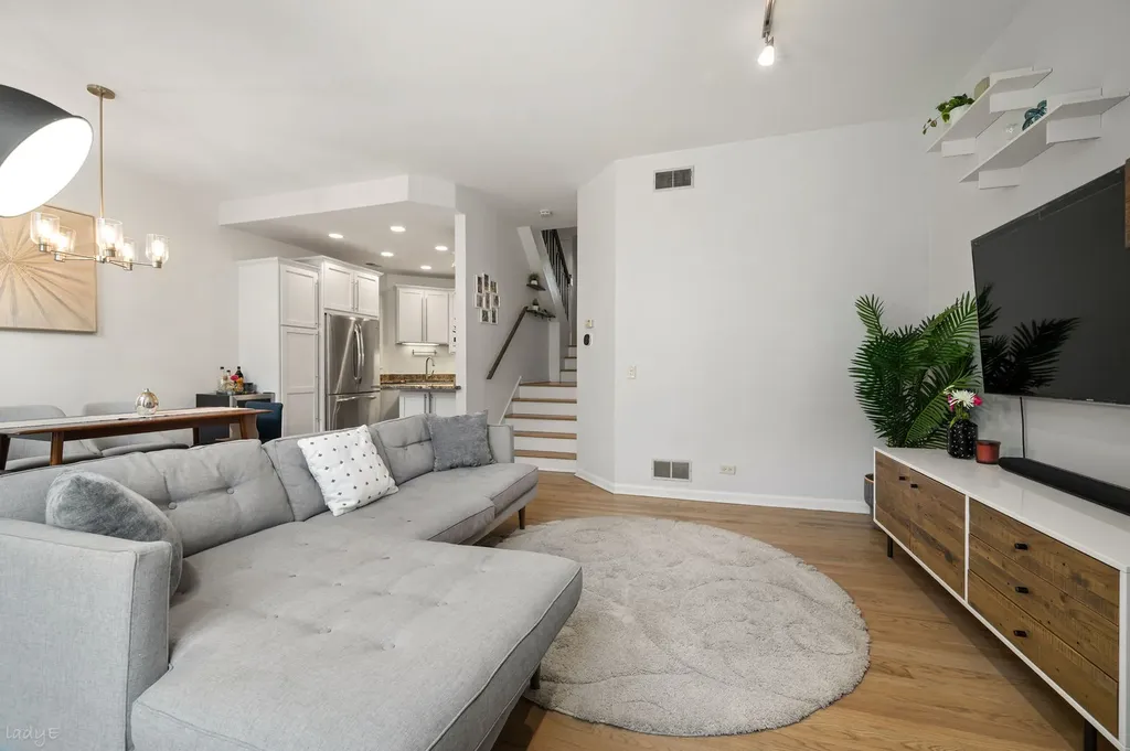 1881 North Maud Avenue Chicago IL 60614