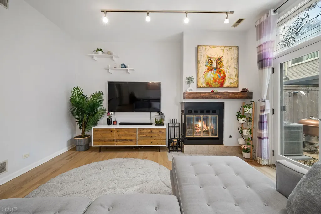 1881 North Maud Avenue Chicago IL 60614