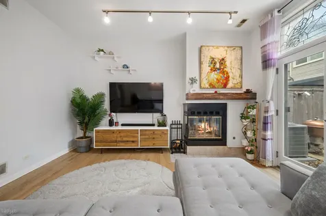 1881 North Maud Avenue Chicago IL 60614