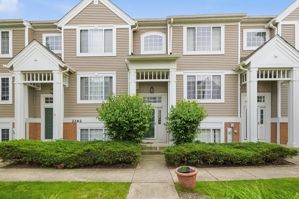 2264 Daybreak Drive Aurora IL 60503