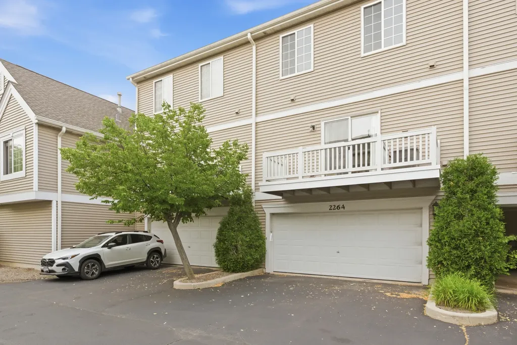 2264 Daybreak Drive Aurora IL 60503