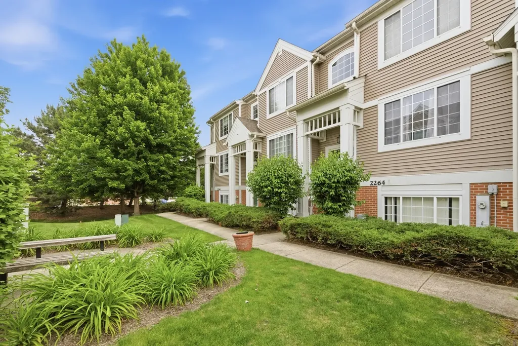 2264 Daybreak Drive Aurora IL 60503