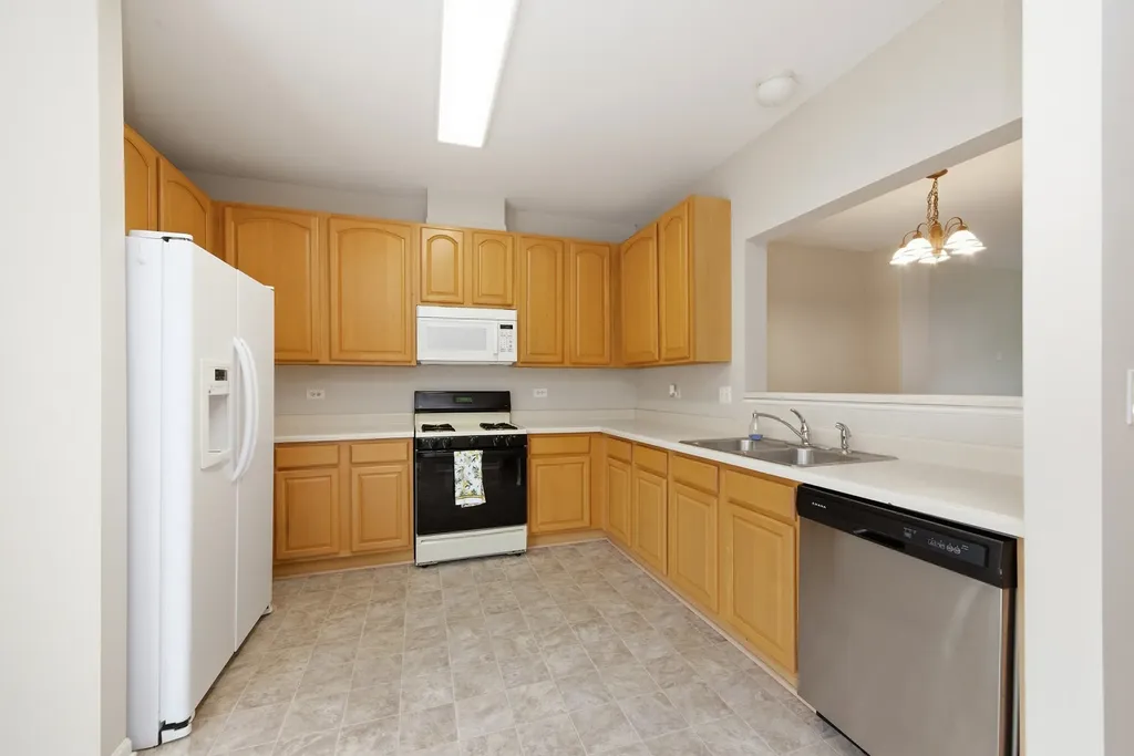 2264 Daybreak Drive Aurora IL 60503