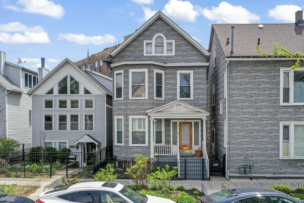 1429 West Barry Avenue Chicago IL 60657