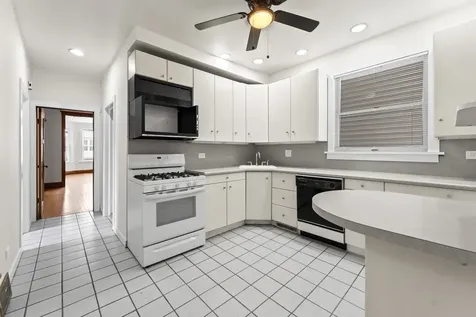 1429 West Barry Avenue Chicago IL 60657