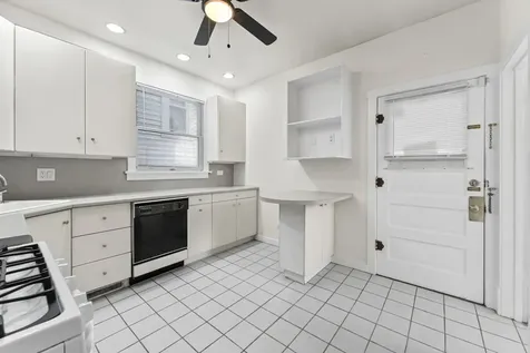 1429 West Barry Avenue Chicago IL 60657