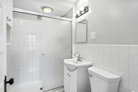 1429 West Barry Avenue Chicago IL 60657