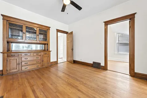 1429 West Barry Avenue Chicago IL 60657