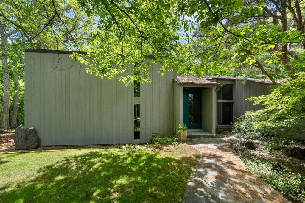 550 South Green Bay Road Lake Forest IL 60045