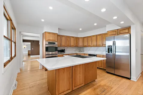 2019 East Avon Lane Arlington Heights IL 60004
