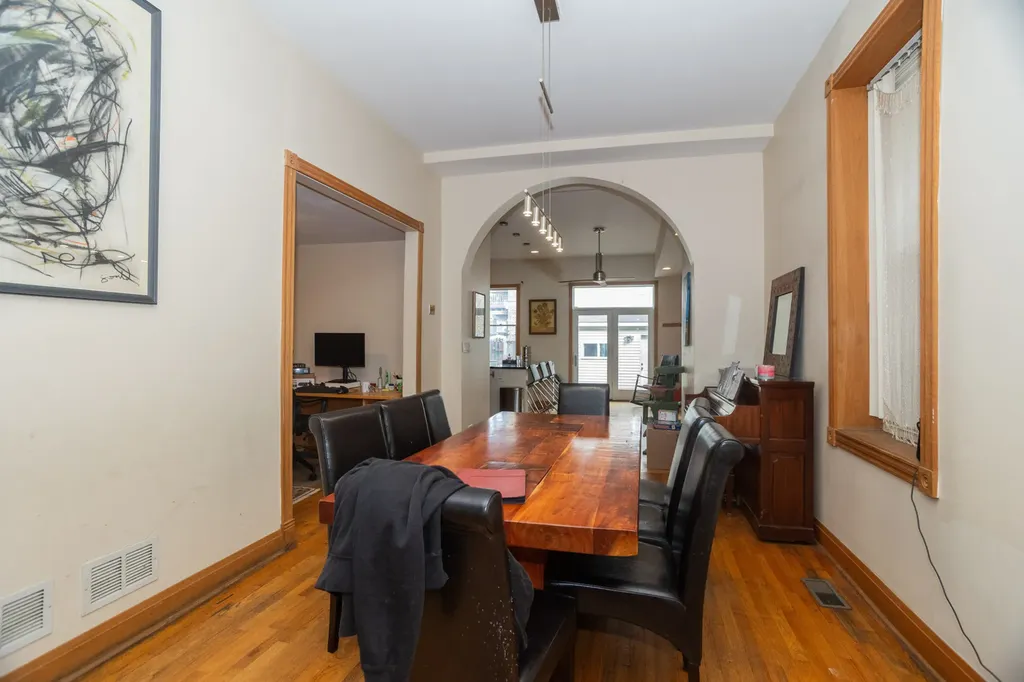 2007 North Oakley Avenue Chicago IL 60647