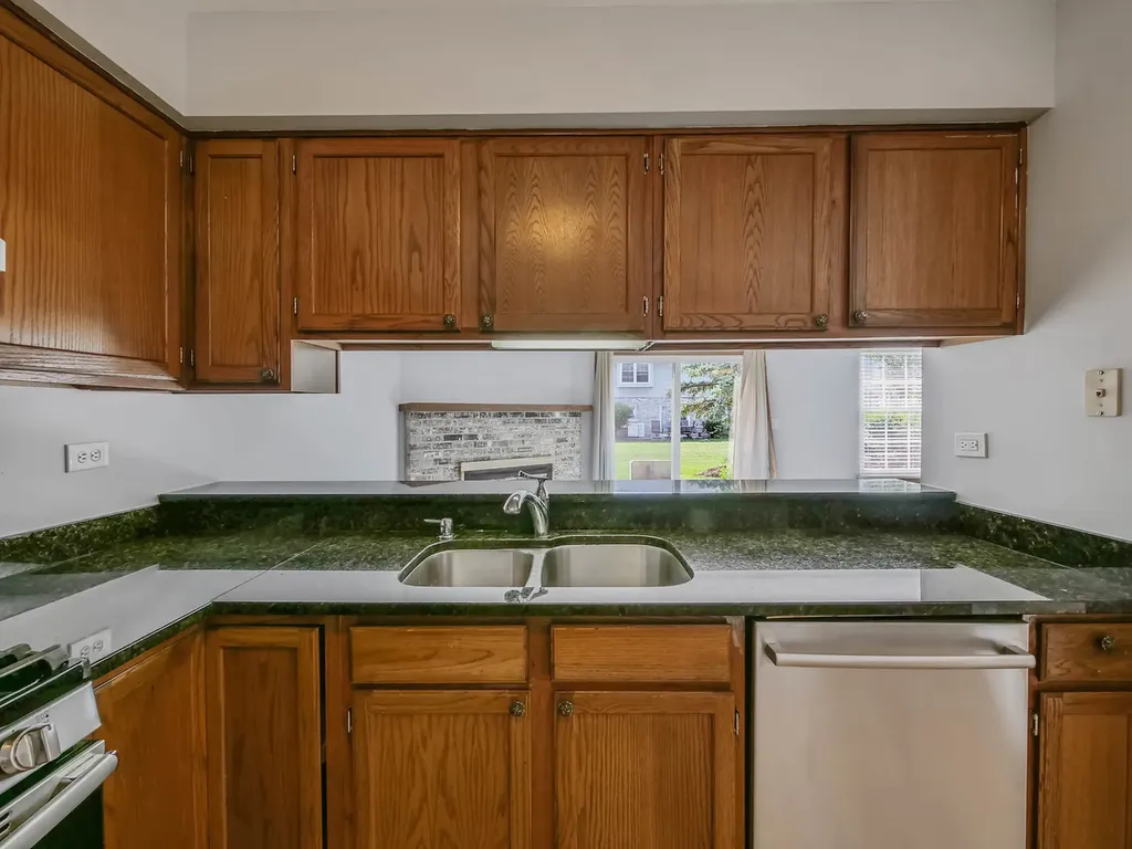 804 North Tamarac Boulevard Addison IL 60101