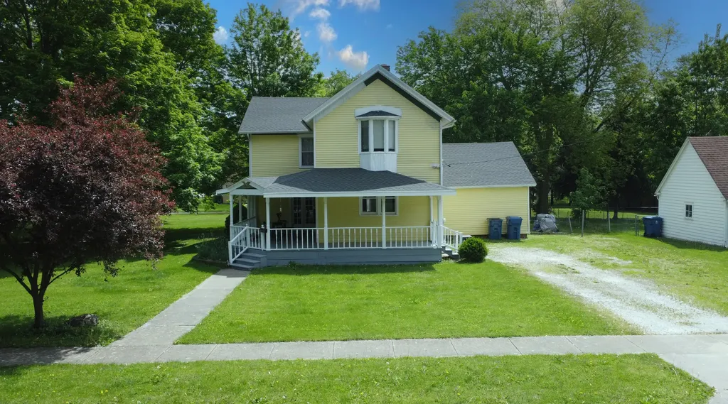 407 East Mulberry Street Watseka IL 60970
