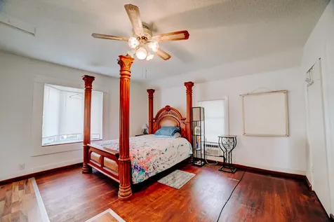 407 East Mulberry Street Watseka IL 60970