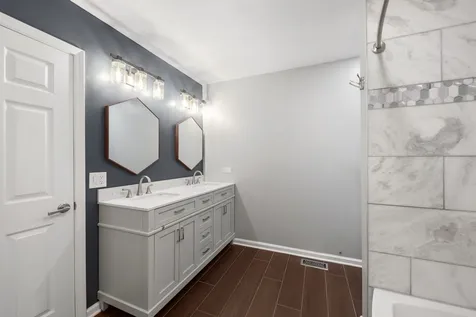 712 South Western Avenue Chicago IL 60612