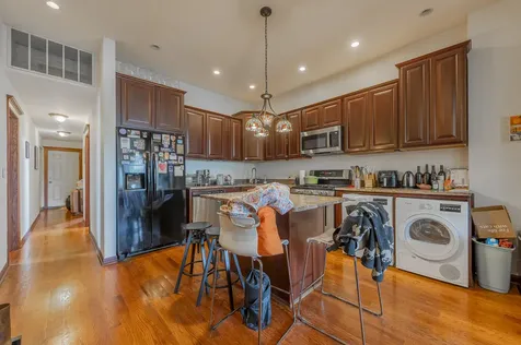 1537 North Rockwell Street Chicago IL 60622