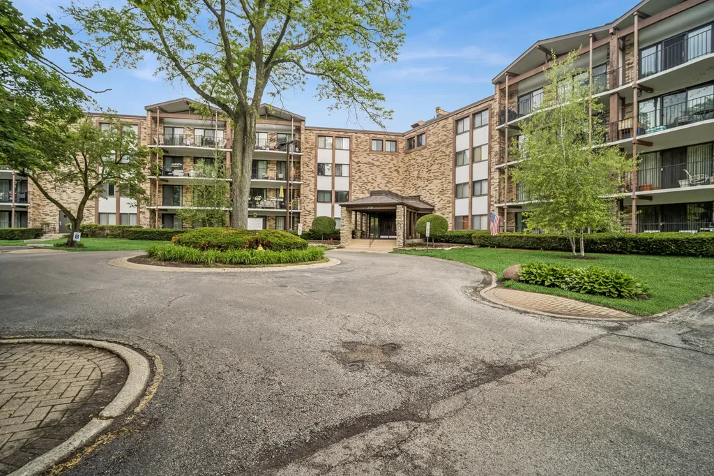250 West Parliament Place Mount Prospect IL 60056
