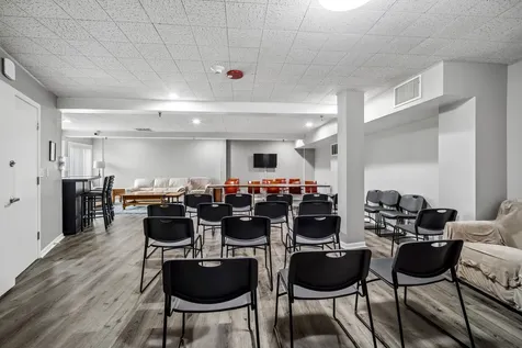 250 West Parliament Place Mount Prospect IL 60056