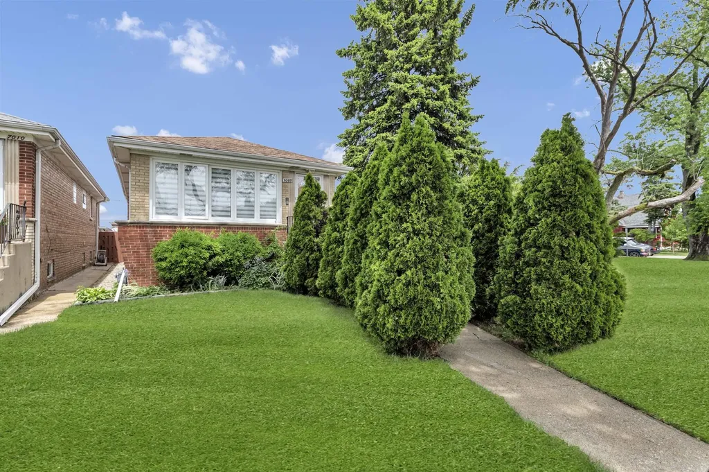 7008 West Montrose Avenue Norridge IL 60706