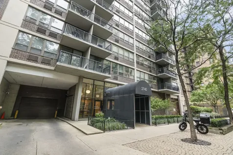 2740 North Pine Grove Avenue Chicago IL 60614