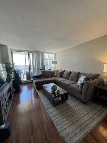 2740 North Pine Grove Avenue Chicago IL 60614