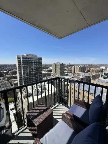 2740 North Pine Grove Avenue Chicago IL 60614