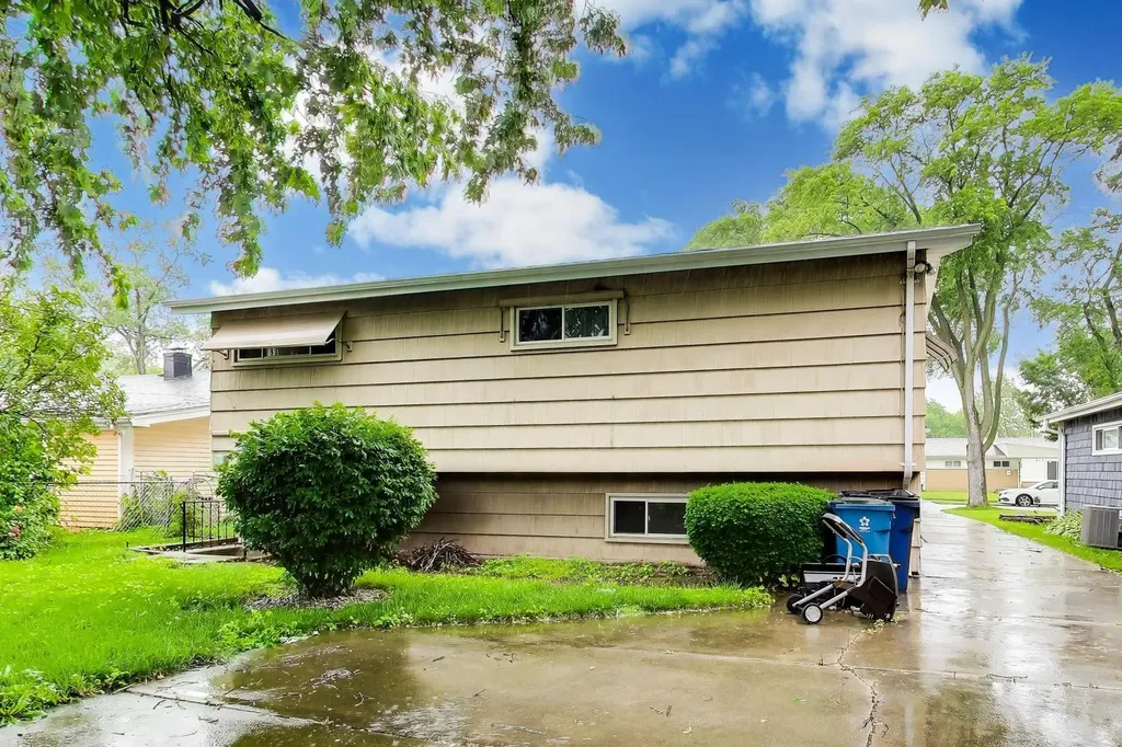 920 Pleasant Drive Addison IL 60101