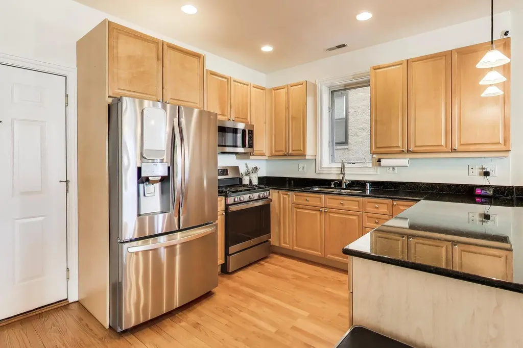 930 West Cuyler Avenue Chicago IL 60613