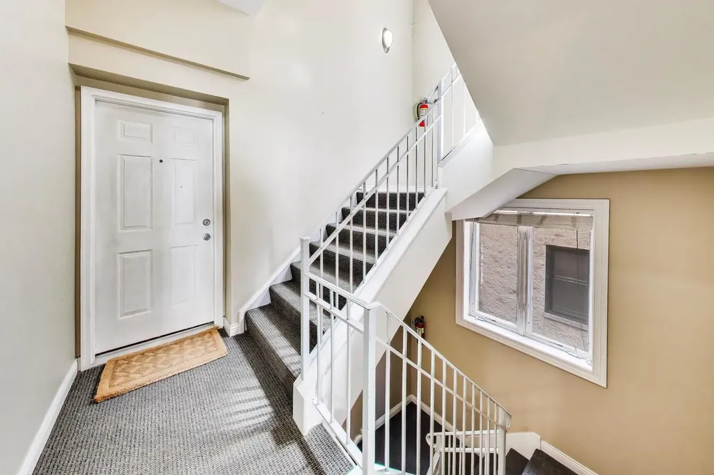 930 West Cuyler Avenue Chicago IL 60613