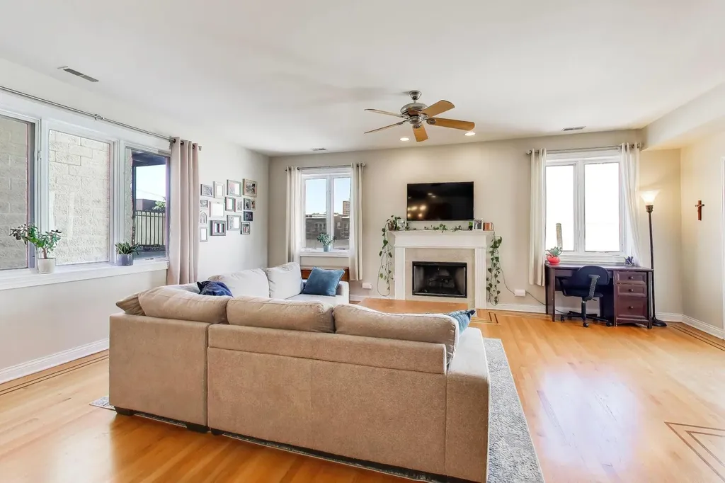 930 West Cuyler Avenue Chicago IL 60613