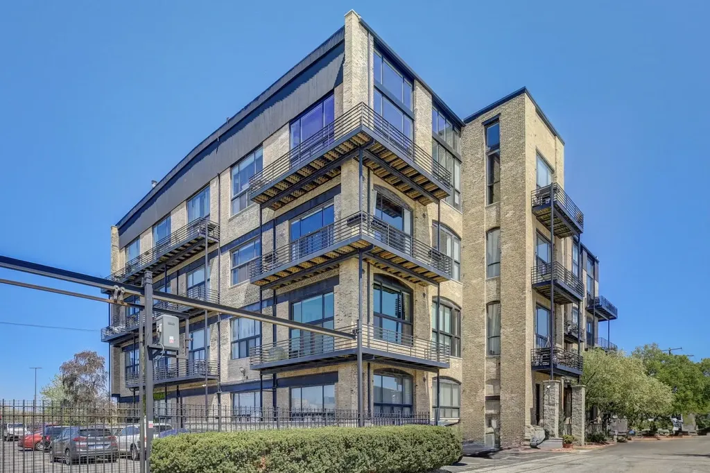 2614 North Clybourn Avenue Chicago IL 60614