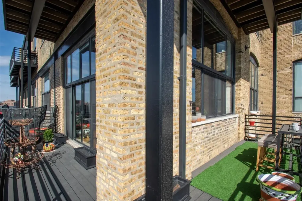 2614 North Clybourn Avenue Chicago IL 60614