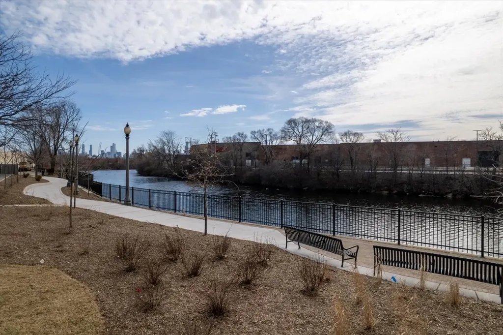 2614 North Clybourn Avenue Chicago IL 60614