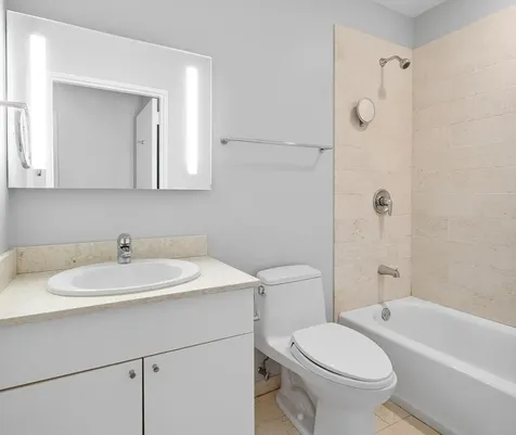 653 North Kingsbury Street Chicago IL 60654