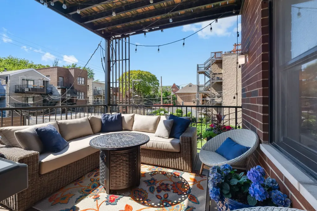 3238 North Kenmore Avenue Chicago IL 60657