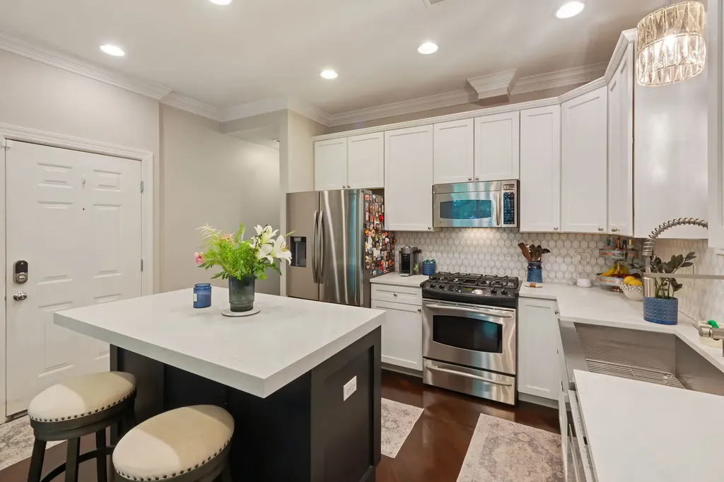 3238 North Kenmore Avenue Chicago IL 60657