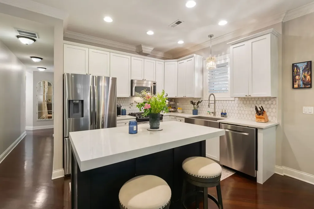 3238 North Kenmore Avenue Chicago IL 60657